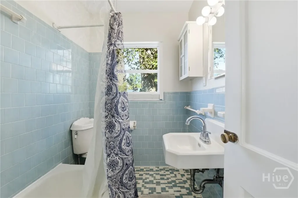 115 E 60th Street Savannah GA 31405