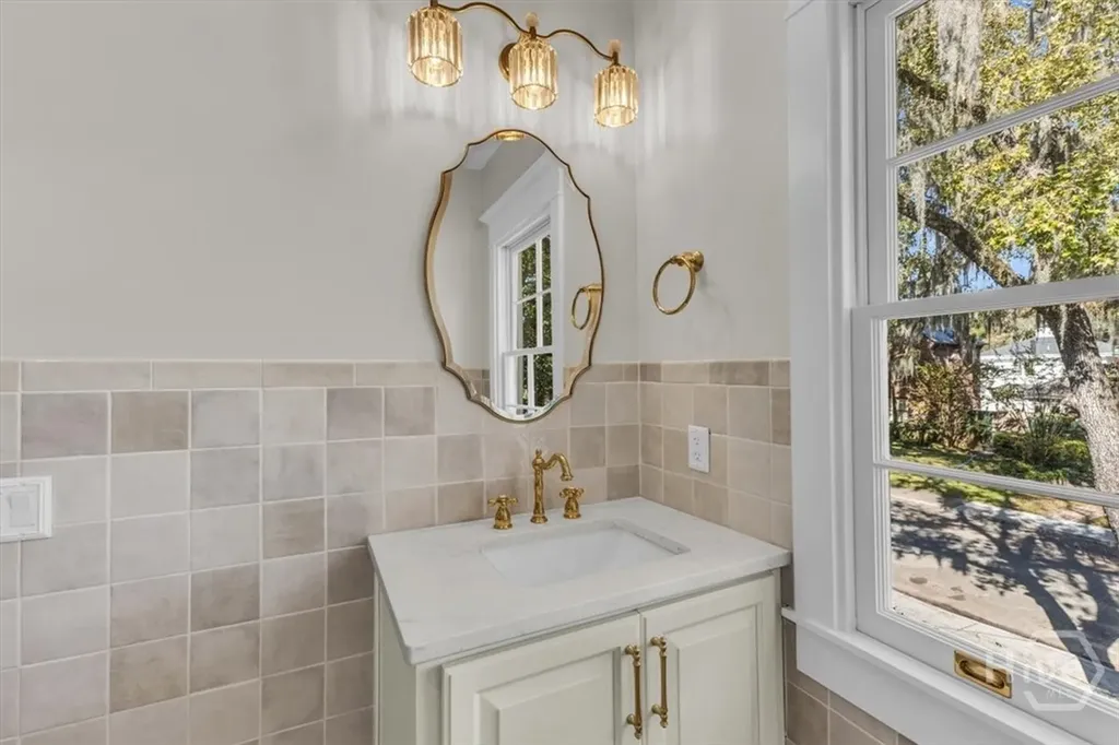 317 E 45th Street Savannah GA 31405