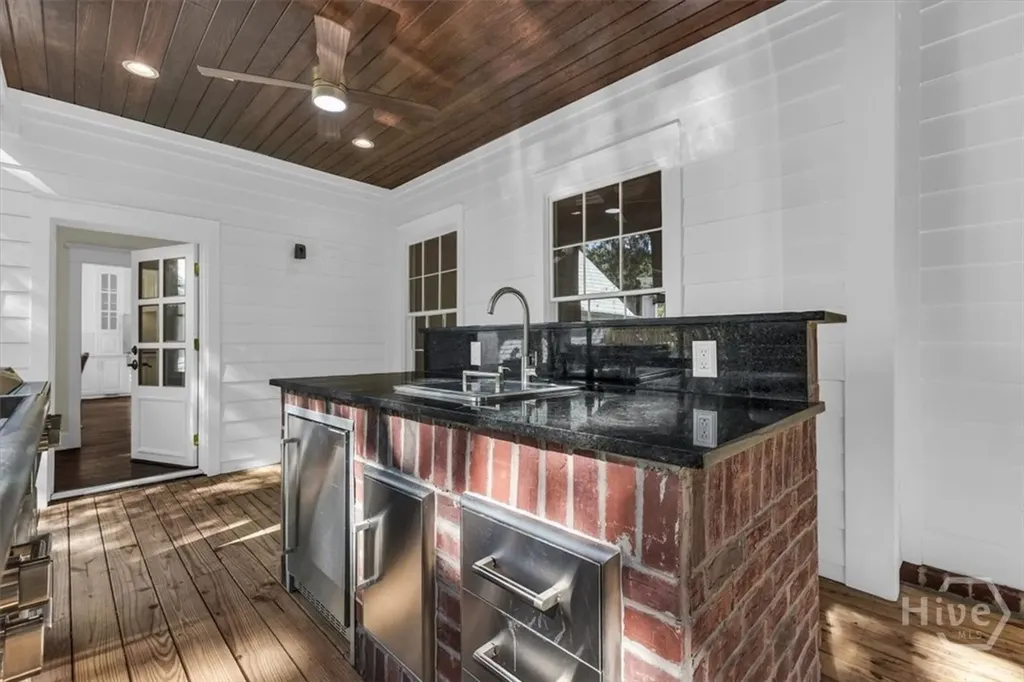 317 E 45th Street Savannah GA 31405