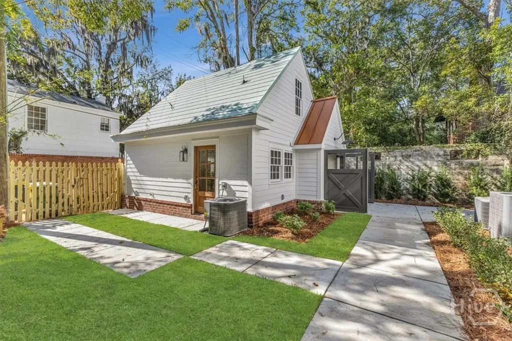 317 E 45th Street Savannah GA 31405