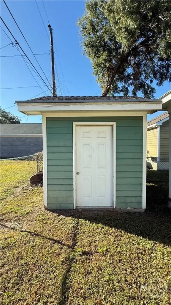 1219 E Waldburg Street Savannah GA 31404