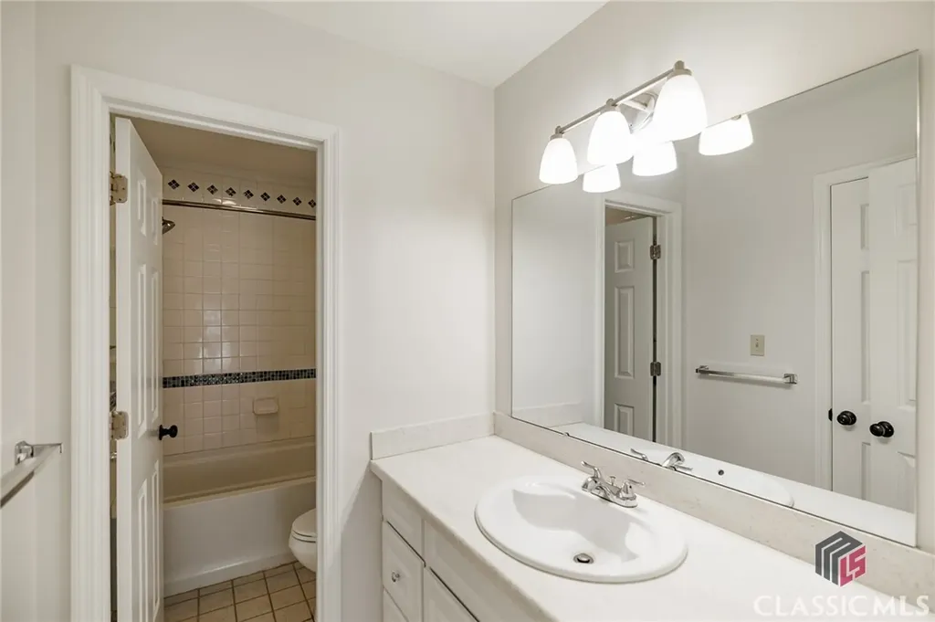 123 Stonybrook Court Athens GA 30605