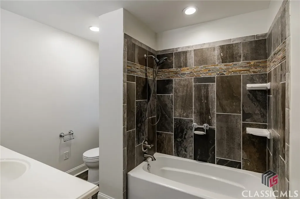 123 Stonybrook Court Athens GA 30605