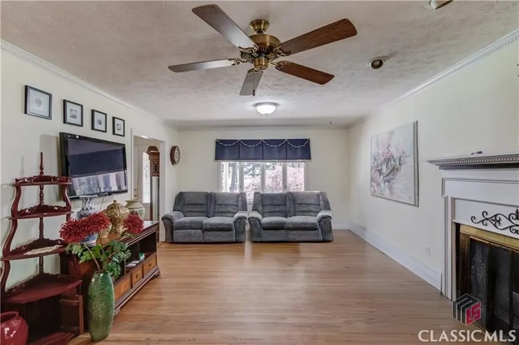 692 W Union Grove Circle Auburn GA 30011