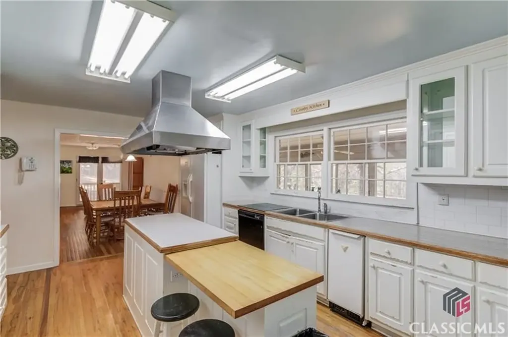 692 W Union Grove Circle Auburn GA 30011