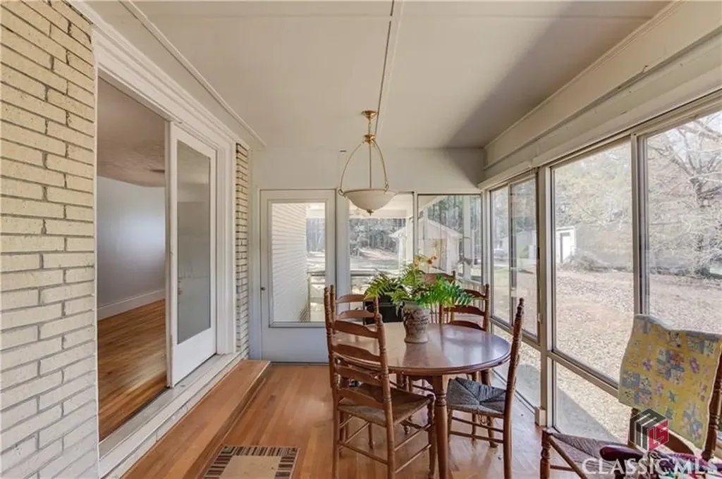 692 W Union Grove Circle Auburn GA 30011