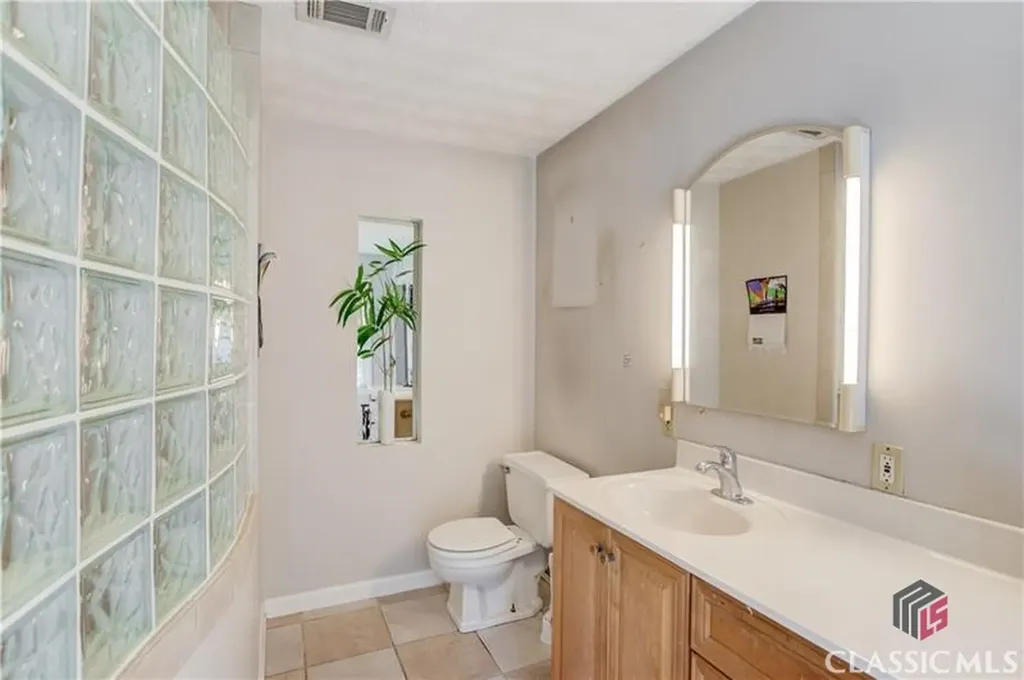 692 W Union Grove Circle Auburn GA 30011