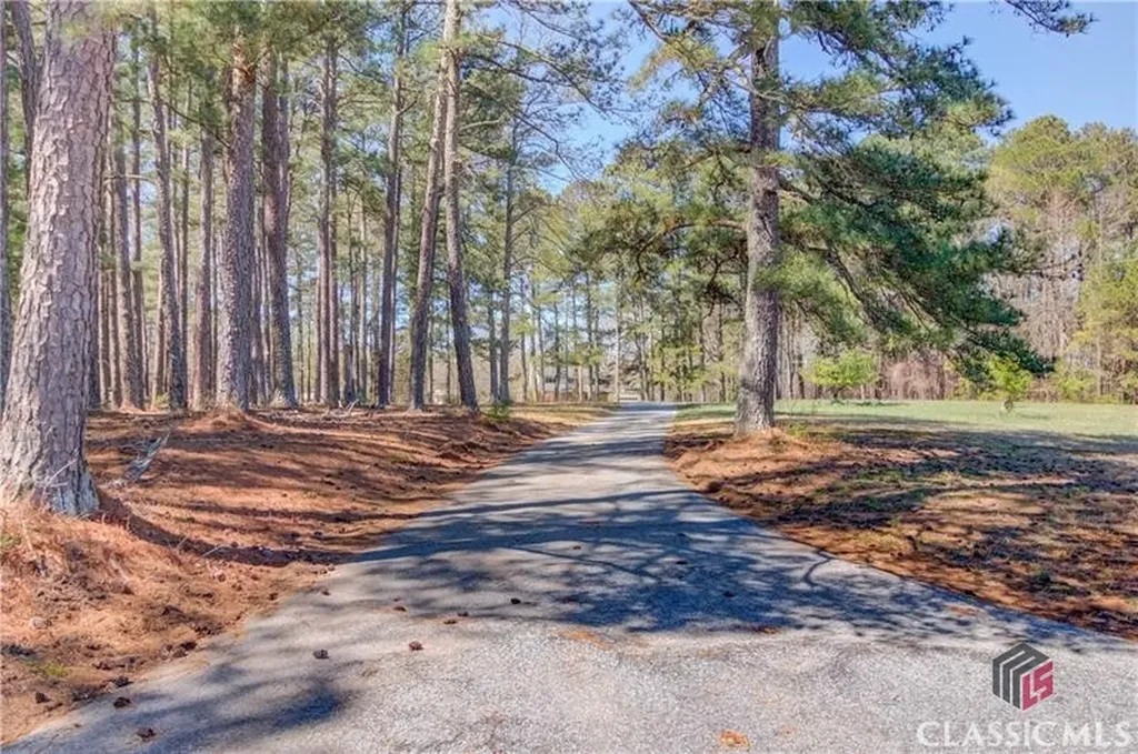 692 W Union Grove Circle Auburn GA 30011