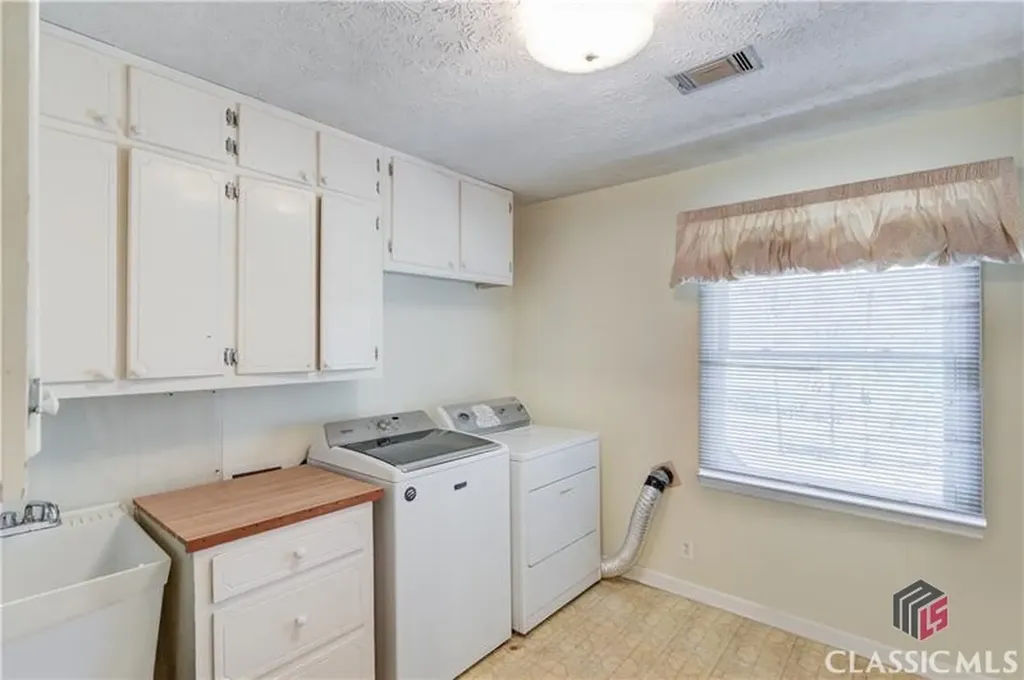 692 W Union Grove Circle Auburn GA 30011