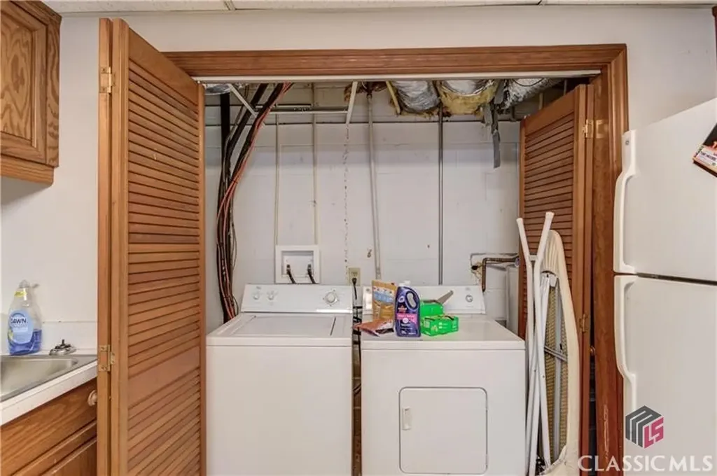 692 W Union Grove Circle Auburn GA 30011