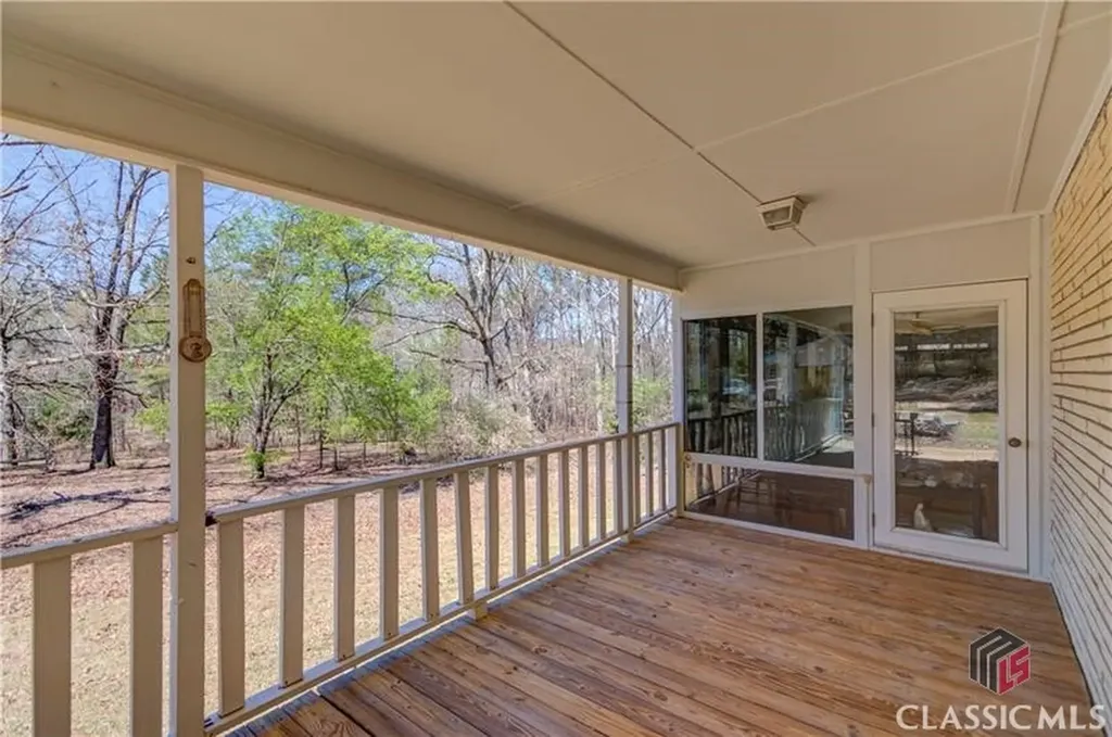 692 W Union Grove Circle Auburn GA 30011