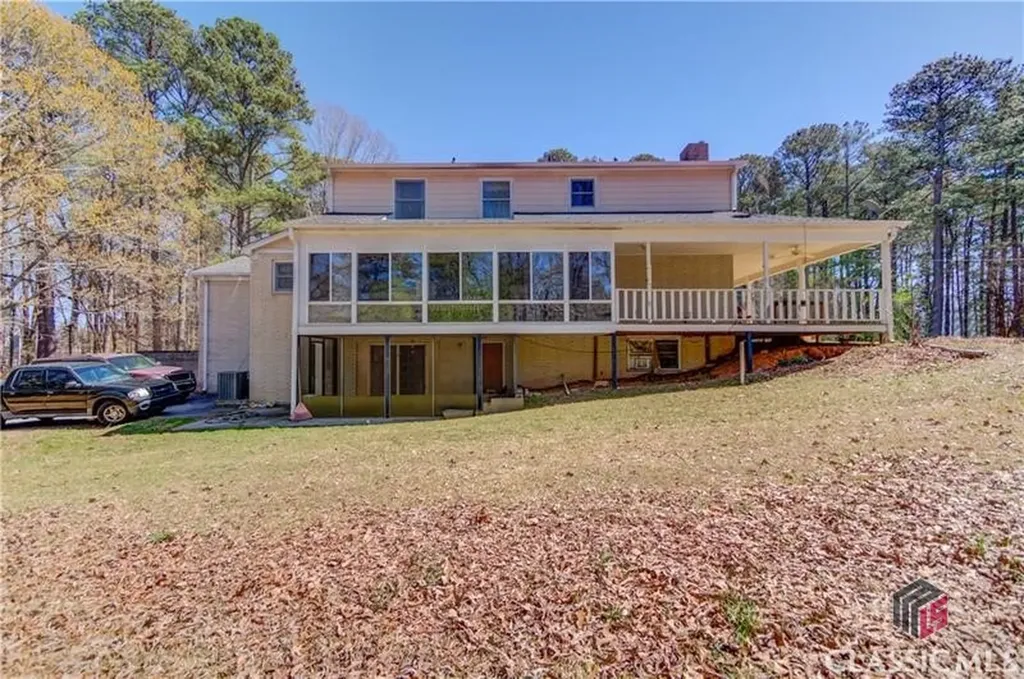 692 W Union Grove Circle Auburn GA 30011