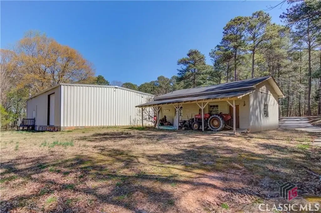 692 W Union Grove Circle Auburn GA 30011