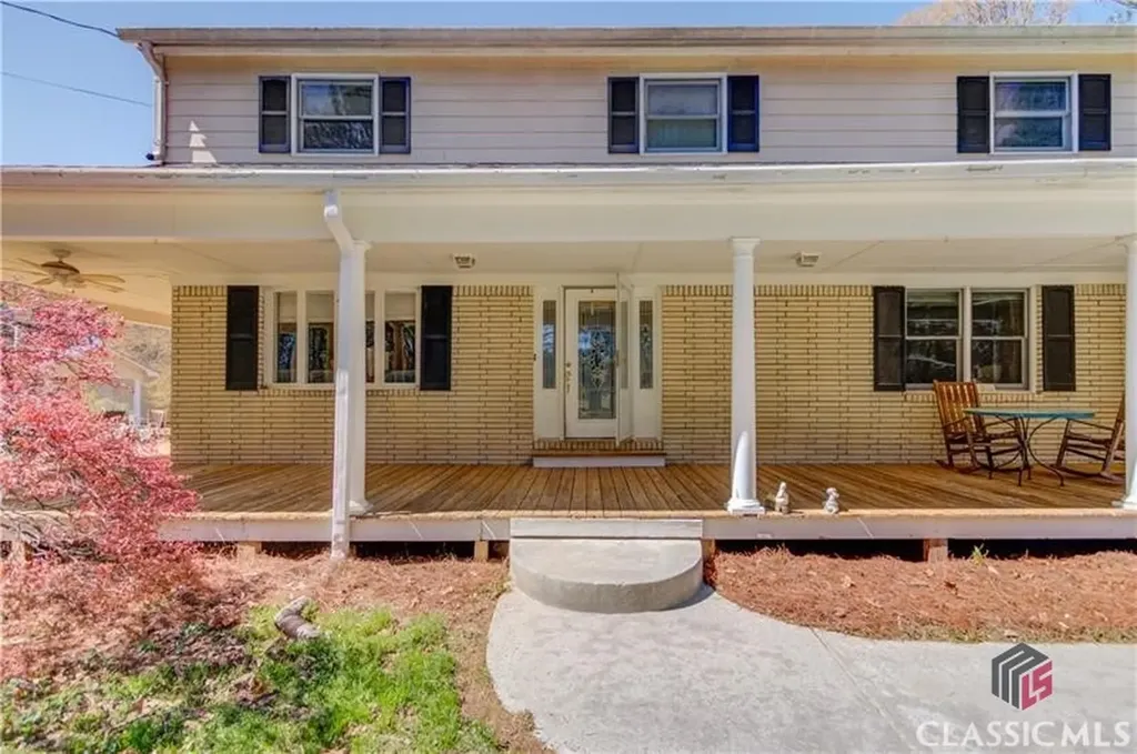 692 W Union Grove Circle Auburn GA 30011