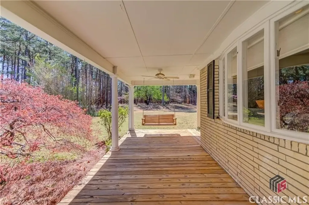 692 W Union Grove Circle Auburn GA 30011