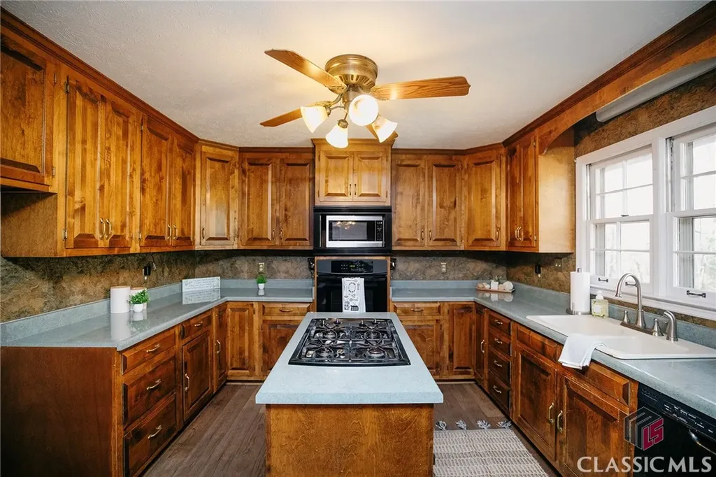310 Sawdust Road Hull GA 30646