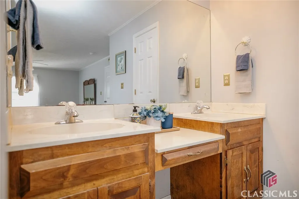 310 Sawdust Road Hull GA 30646