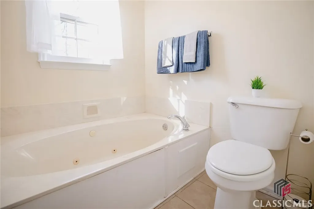 310 Sawdust Road Hull GA 30646