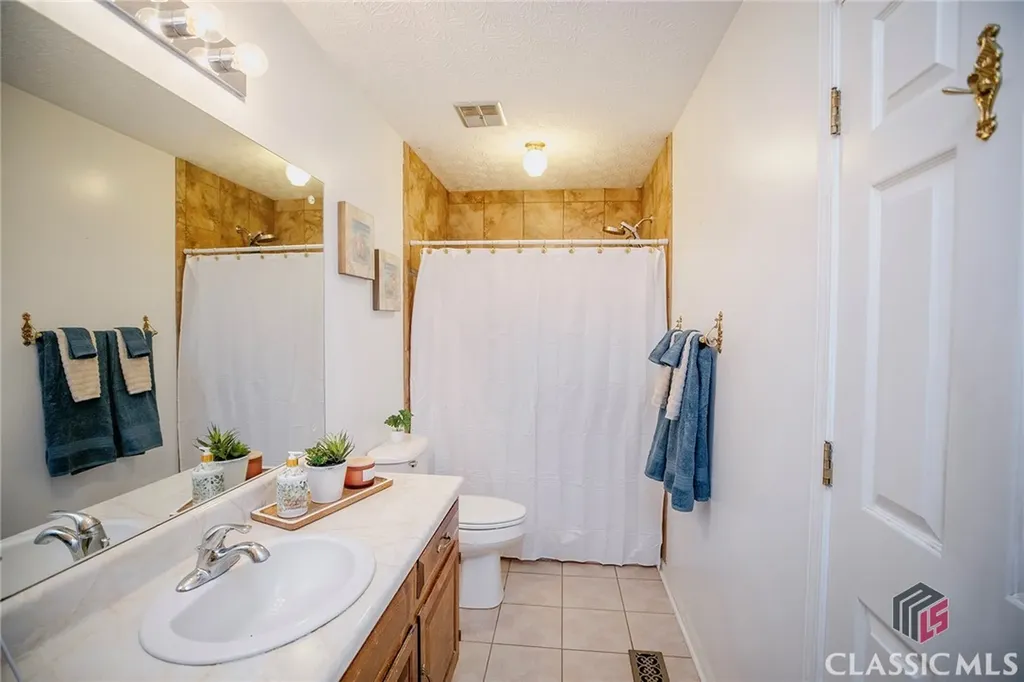 310 Sawdust Road Hull GA 30646
