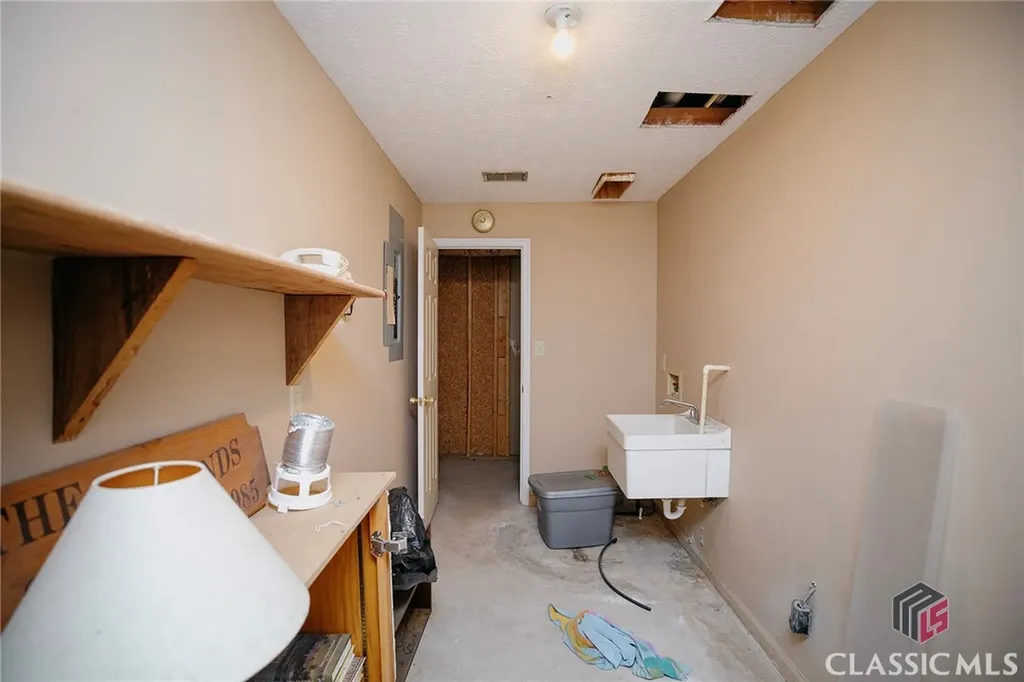 310 Sawdust Road Hull GA 30646