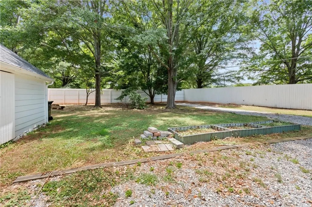 212 Yancey Road Arnoldsville GA 30619