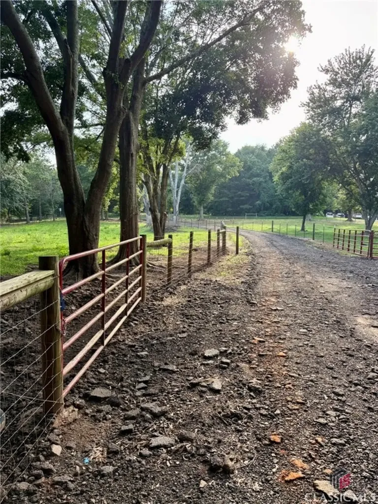 1368 Jot Em Down Road Danielsville GA 30633