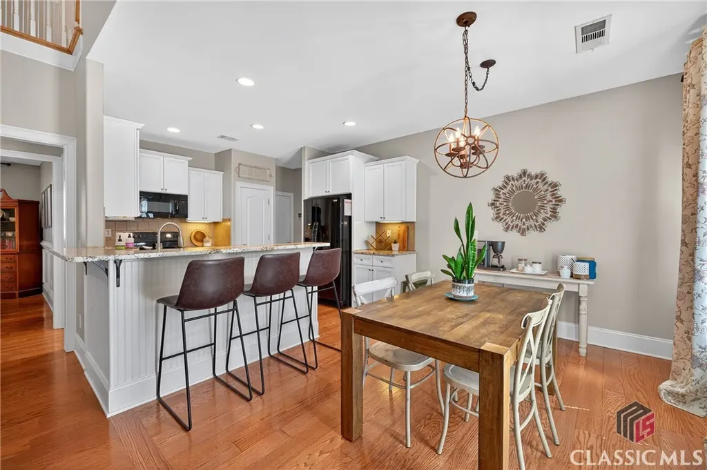 43 Emily Lane Bogart GA 30622