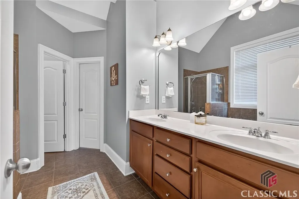 43 Emily Lane Bogart GA 30622