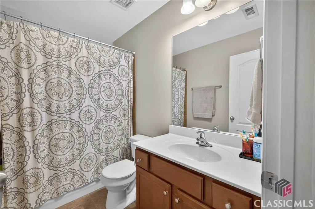 43 Emily Lane Bogart GA 30622