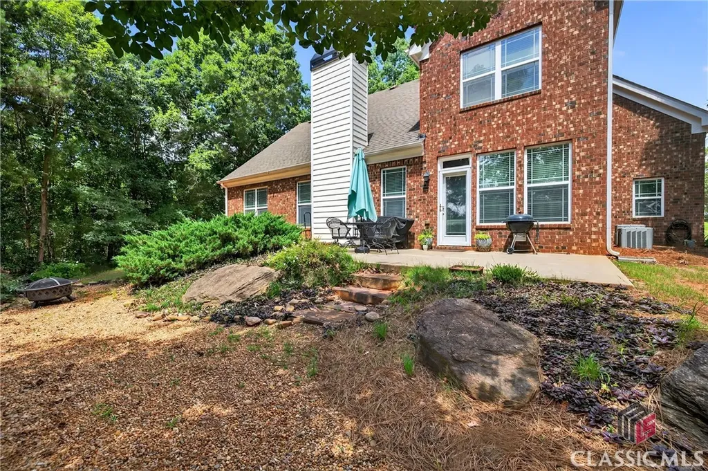 43 Emily Lane Bogart GA 30622