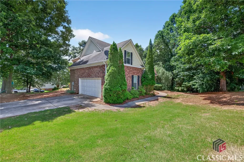 43 Emily Lane Bogart GA 30622