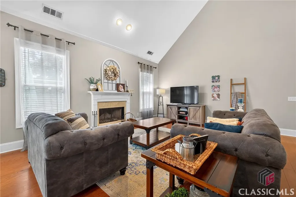 43 Emily Lane Bogart GA 30622