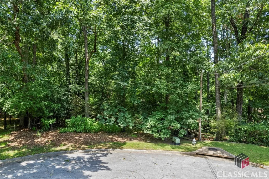 5018 Castlewood Drive SW Lilburn GA 30047