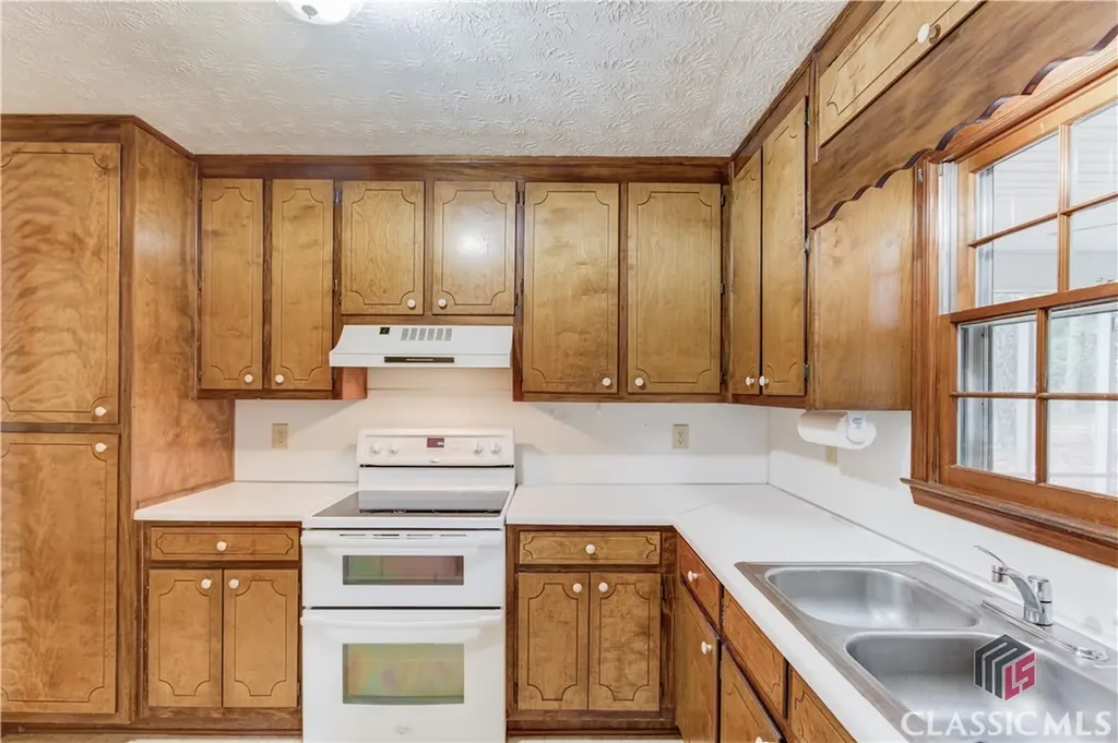 2088 Blackberry Lane Auburn GA 30011