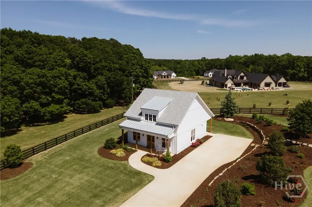 1820 Clover Lane Bishop GA 30621