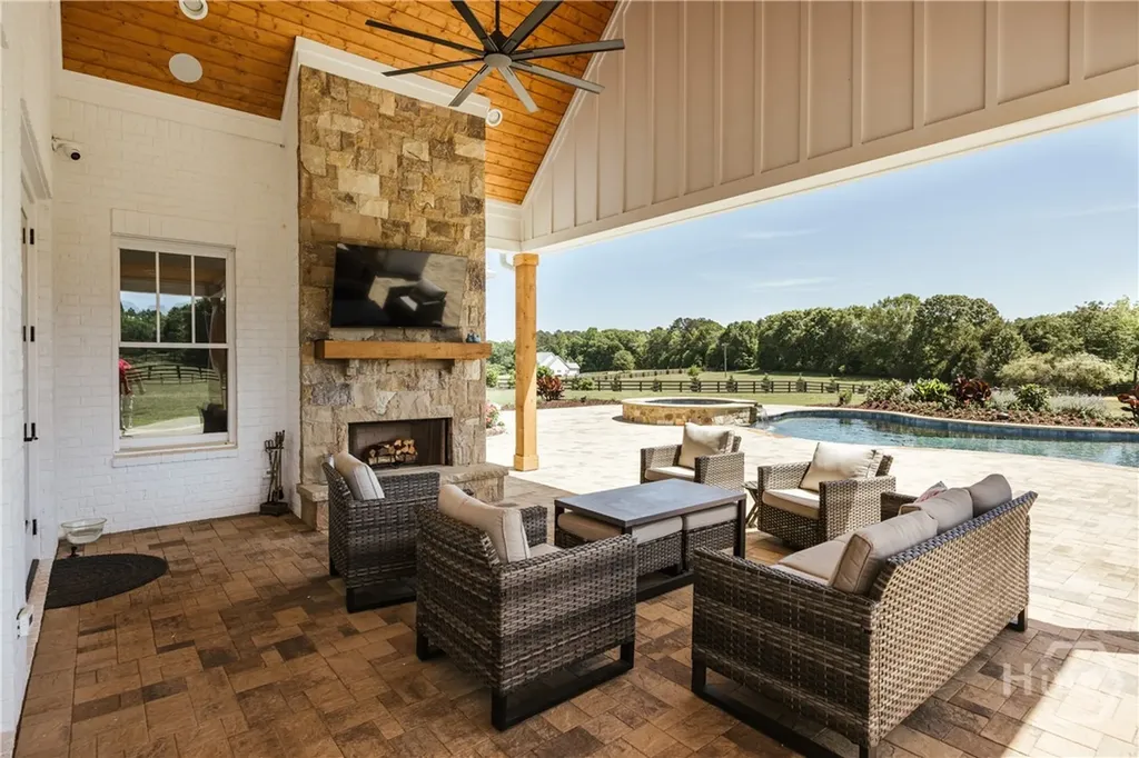 1820 Clover Lane Bishop GA 30621