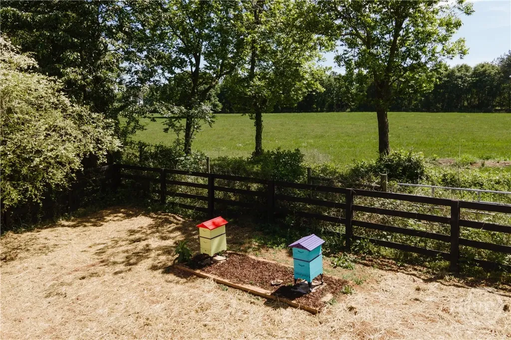 1820 Clover Lane Bishop GA 30621
