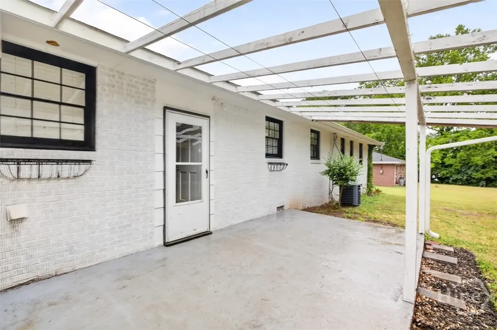 207 Buena Vista Street Winder GA 30680