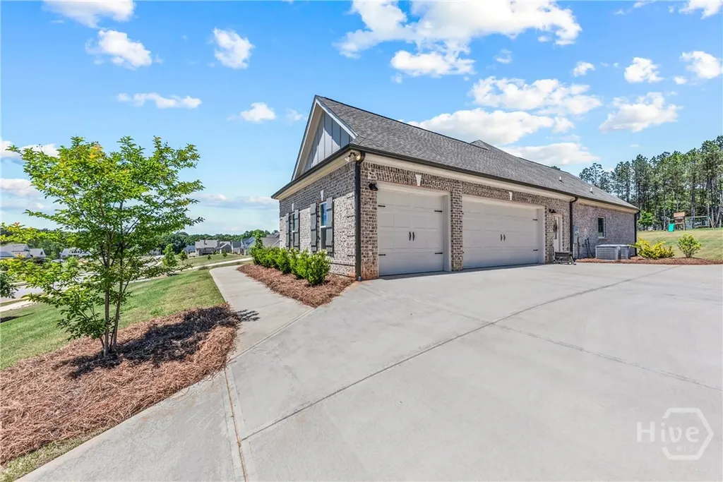 2364 Blazing Star Court Statham GA 30666