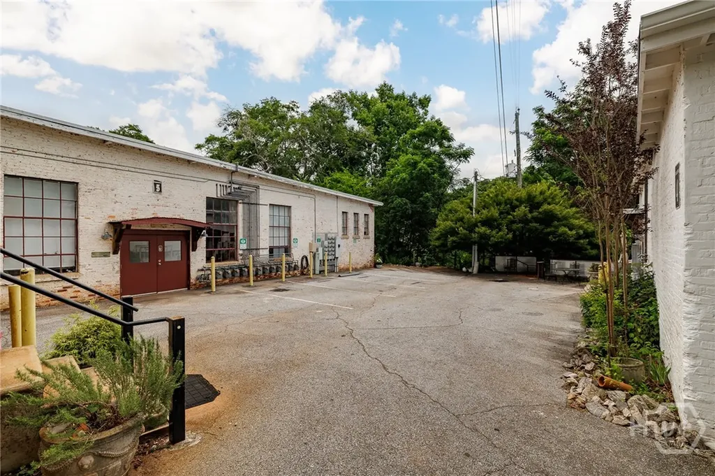 585 White Circle Athens GA 30605