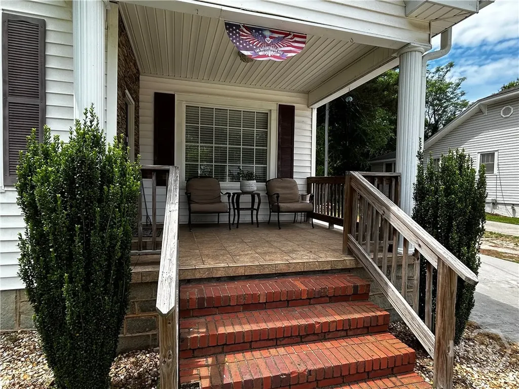 259 N. Oliver Street Elberton GA 30635