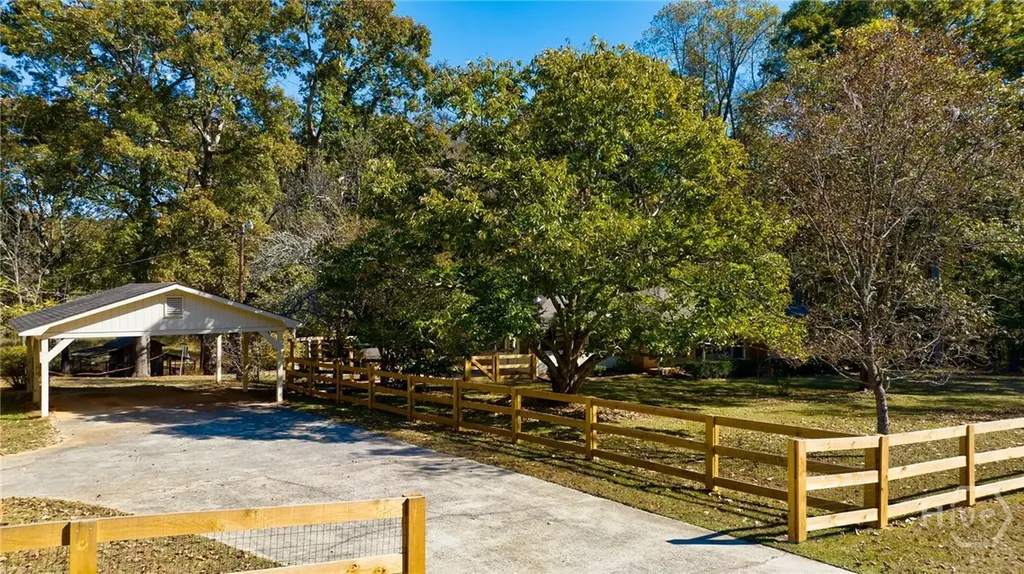 8100 Hog Mountain Road Statham GA 30666