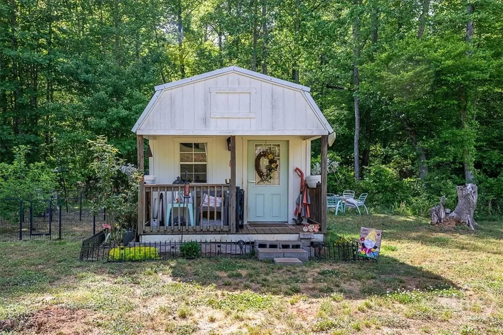1317 Cemetery Road Bishop GA 30621