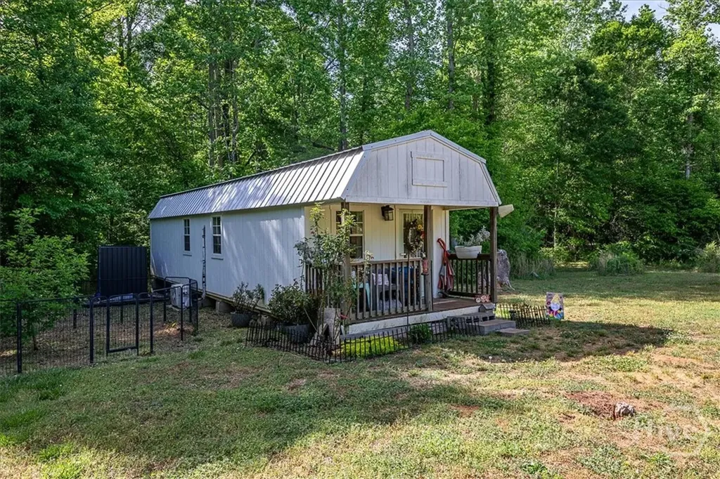 1317 Cemetery Road Bishop GA 30621