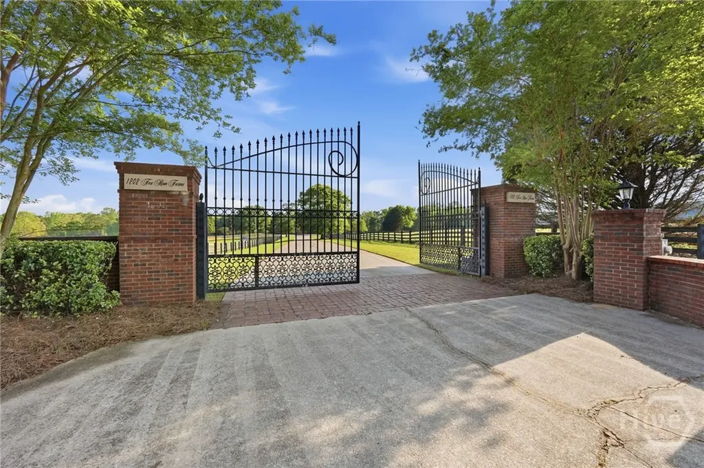 1202 Hodges Circle Mansfield GA 30055