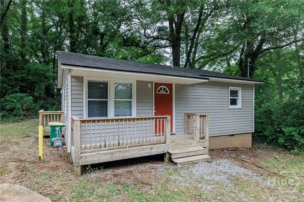 185 Royal Court Athens GA 30601