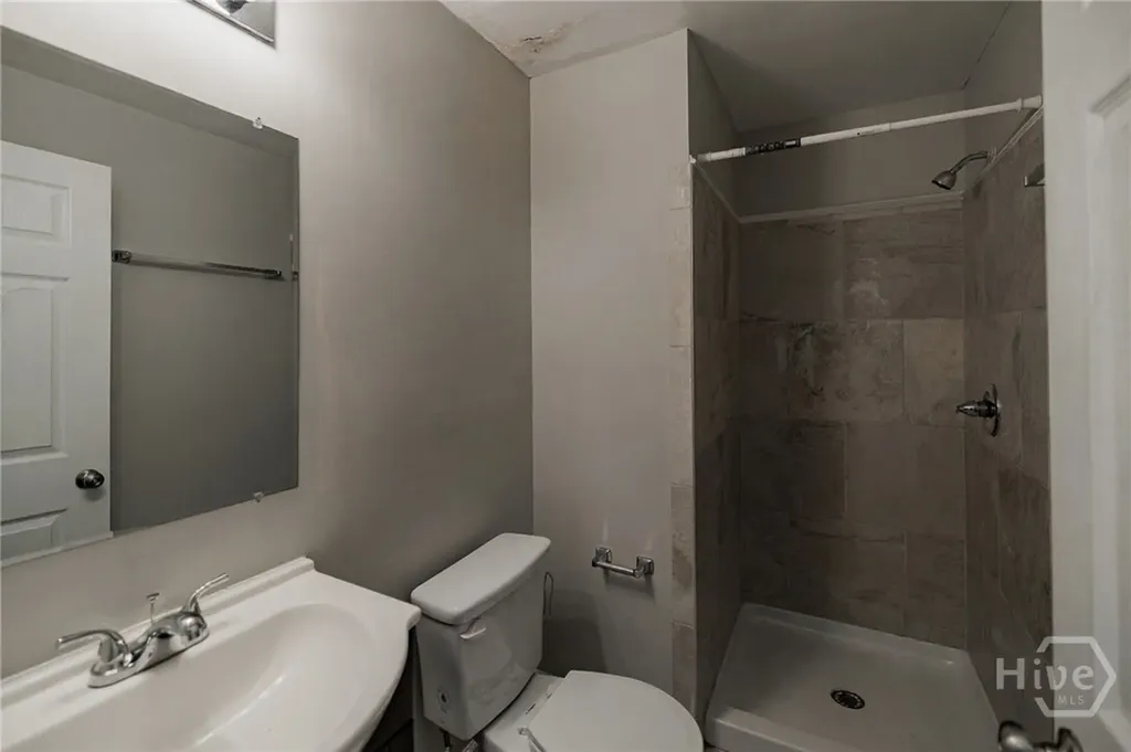 185 Royal Court Athens GA 30601