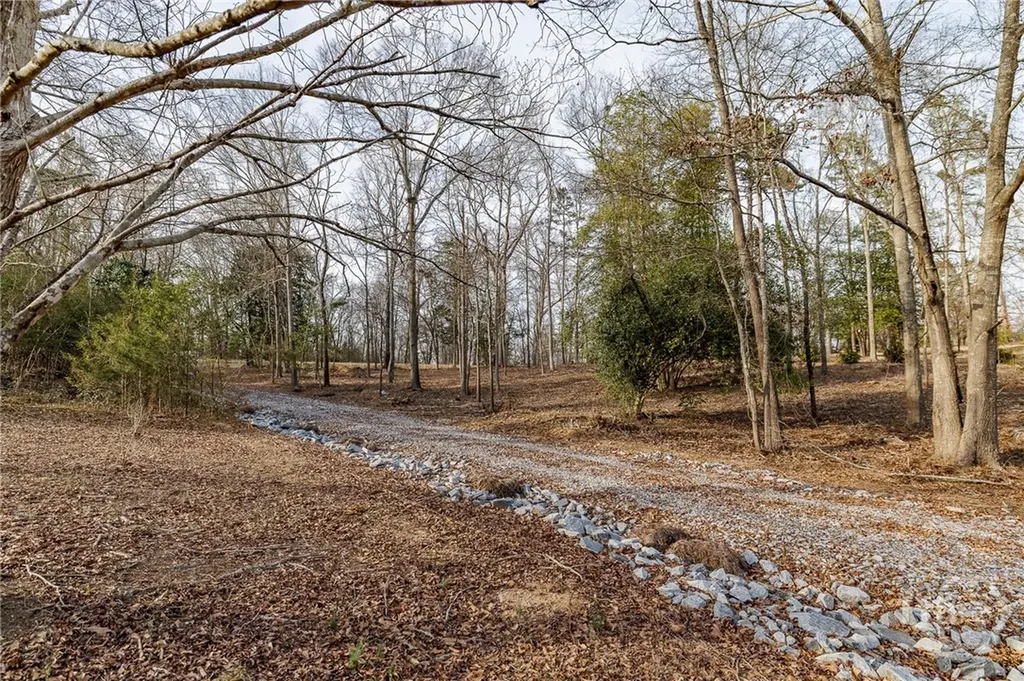 590 Rainbow Drive Hartwell GA 30643