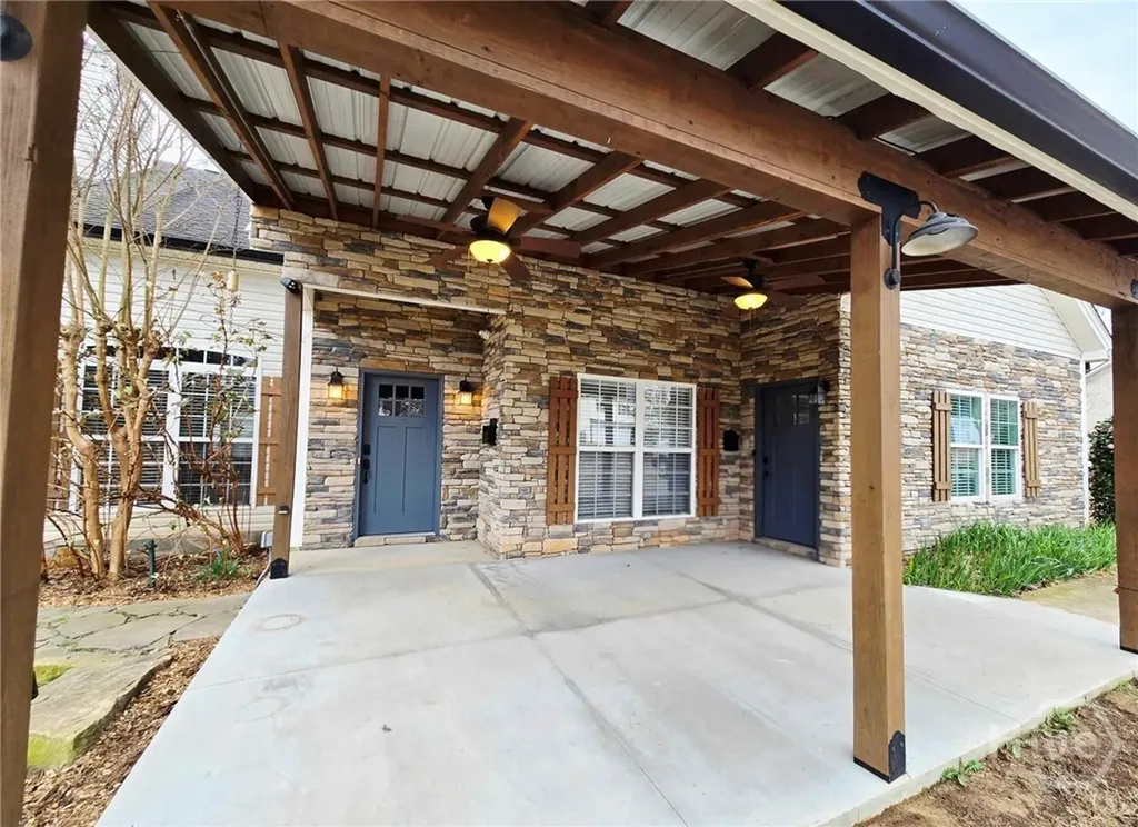 130 Shannons Place Comer GA 30629