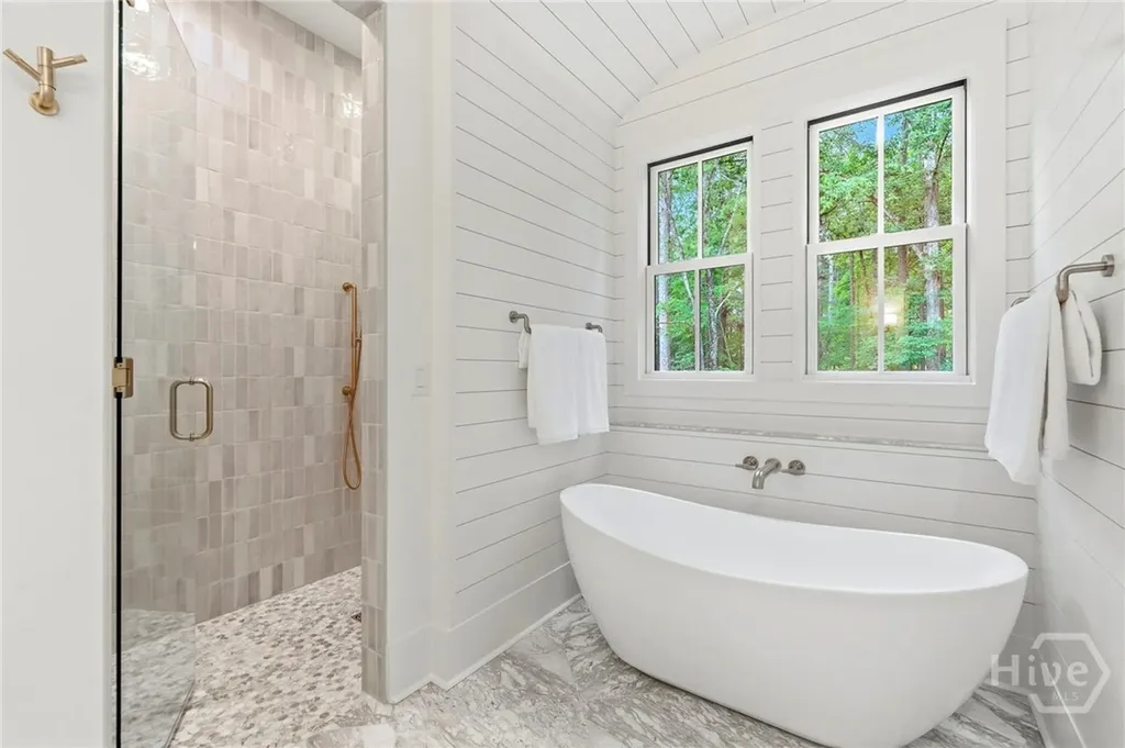 1040 Parrotts Cove Greensboro GA 30642